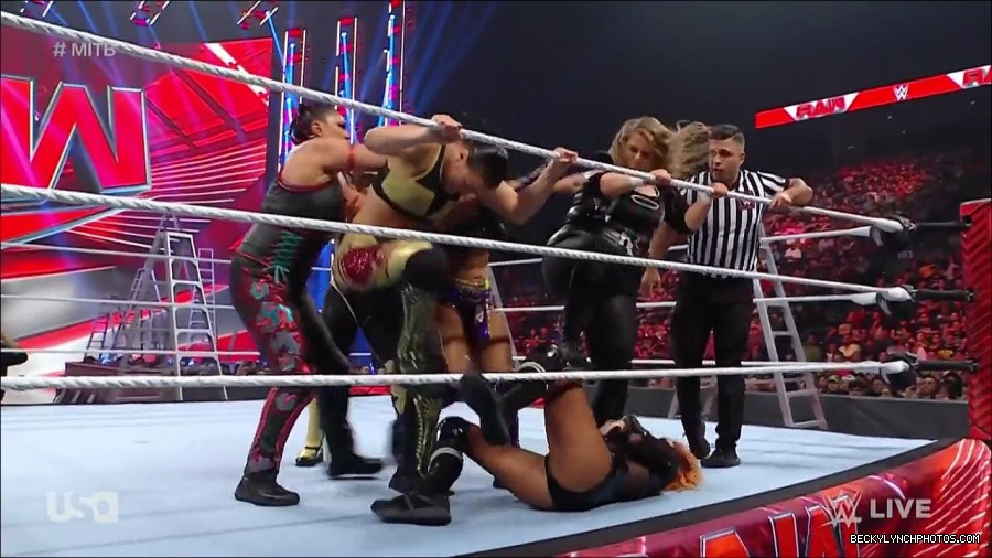 WWE_RAW_27th_June_2022_720p_WEBRip_h264_mp4_007093405.jpg