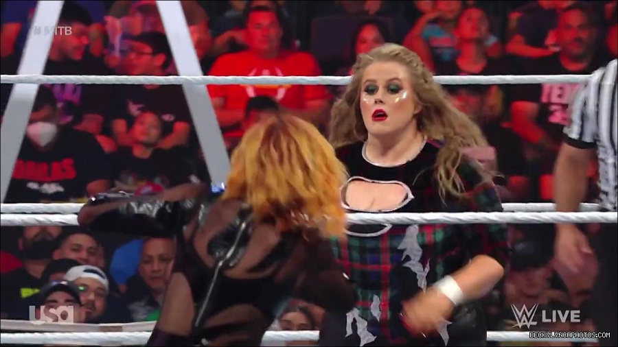 WWE_RAW_27th_June_2022_720p_WEBRip_h264_mp4_007189101.jpg
