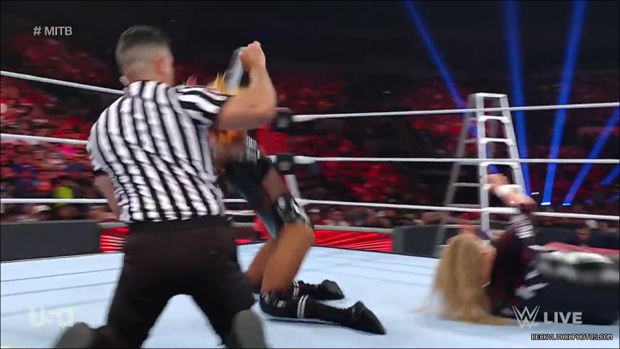WWE_RAW_27th_June_2022_720p_WEBRip_h264_mp4_007200312.jpg