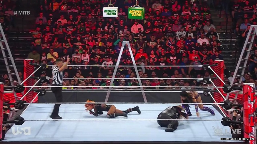 WWE_RAW_27th_June_2022_720p_WEBRip_h264_mp4_007201113.jpg