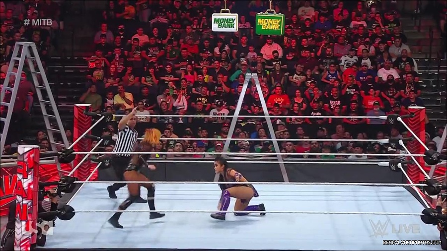 WWE_RAW_27th_June_2022_720p_WEBRip_h264_mp4_007206719.jpg