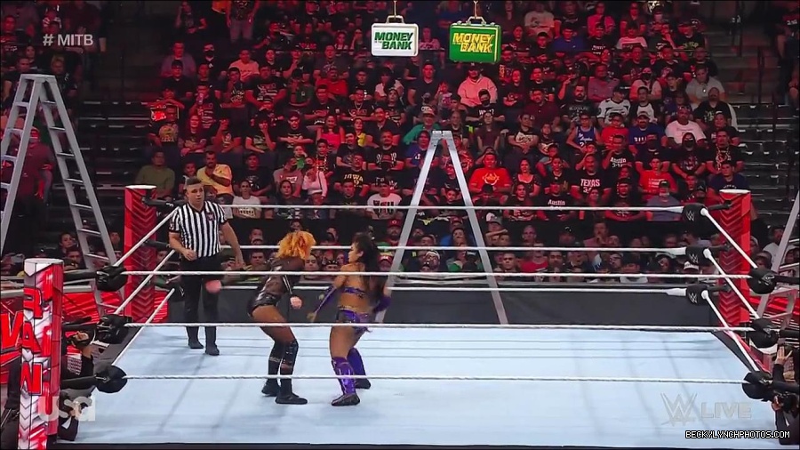 WWE_RAW_27th_June_2022_720p_WEBRip_h264_mp4_007210723.jpg