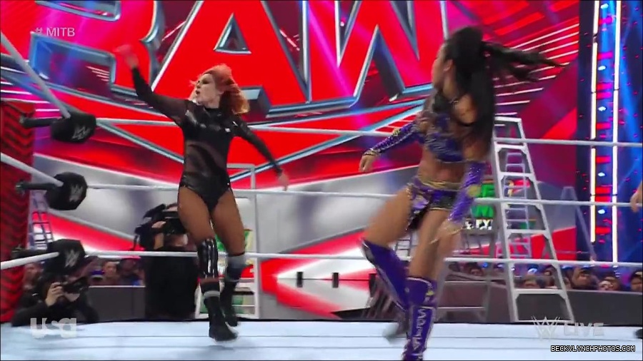 WWE_RAW_27th_June_2022_720p_WEBRip_h264_mp4_007212725.jpg