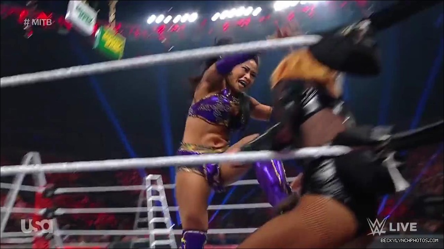 WWE_RAW_27th_June_2022_720p_WEBRip_h264_mp4_007215527.jpg