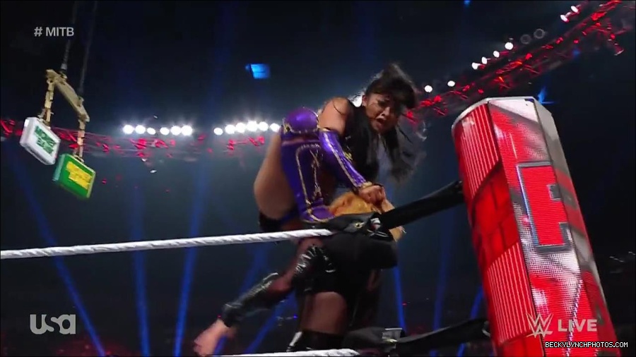 WWE_RAW_27th_June_2022_720p_WEBRip_h264_mp4_007216328.jpg