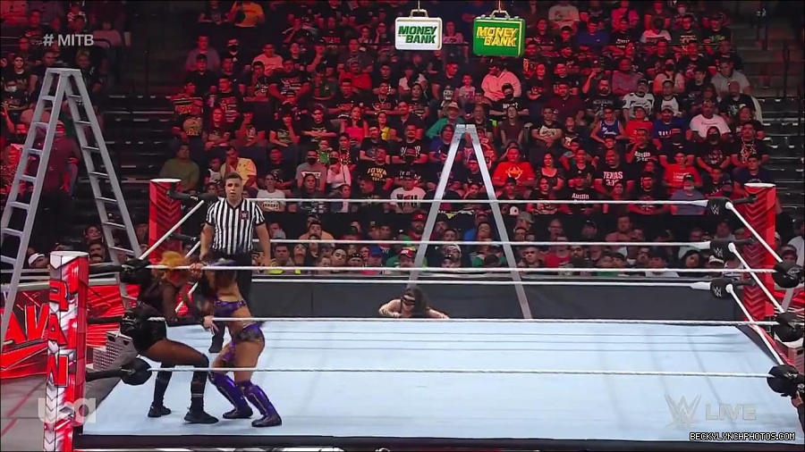 WWE_RAW_27th_June_2022_720p_WEBRip_h264_mp4_007217529.jpg