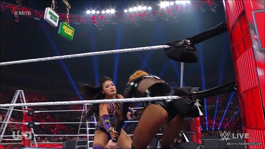 WWE_RAW_27th_June_2022_720p_WEBRip_h264_mp4_007219531.jpg