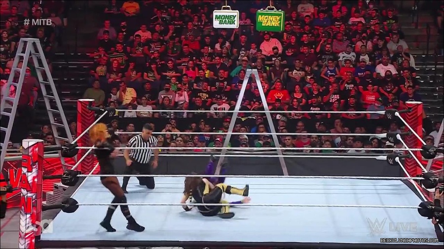 WWE_RAW_27th_June_2022_720p_WEBRip_h264_mp4_007221533.jpg