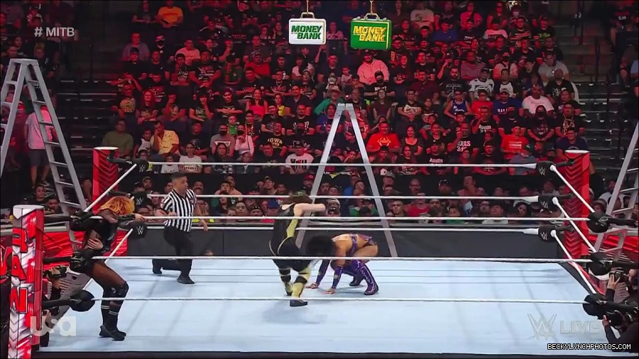 WWE_RAW_27th_June_2022_720p_WEBRip_h264_mp4_007223535.jpg