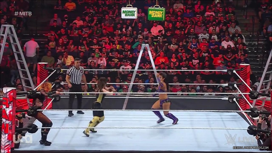 WWE_RAW_27th_June_2022_720p_WEBRip_h264_mp4_007224737.jpg