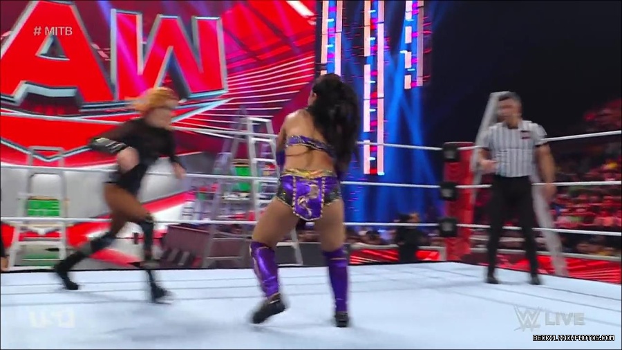 WWE_RAW_27th_June_2022_720p_WEBRip_h264_mp4_007228741.jpg