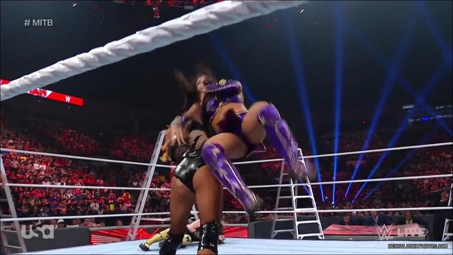 WWE_RAW_27th_June_2022_720p_WEBRip_h264_mp4_007230342.jpg