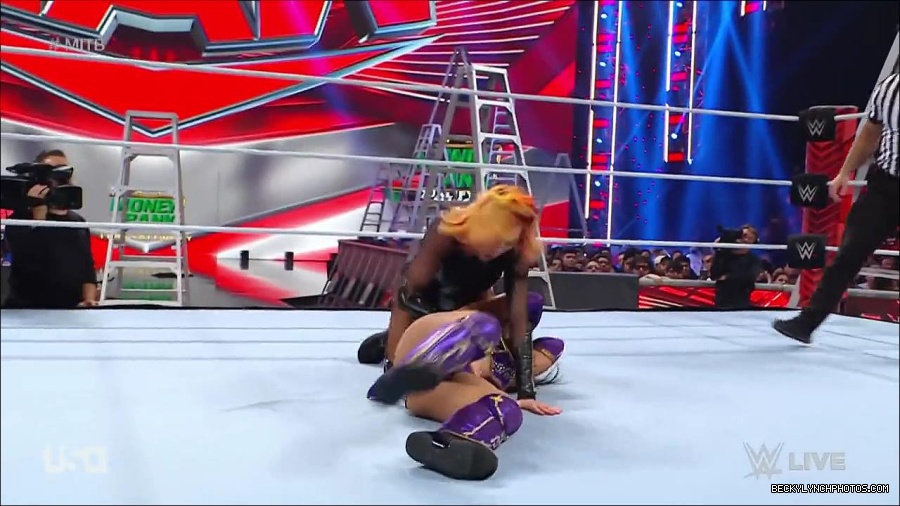 WWE_RAW_27th_June_2022_720p_WEBRip_h264_mp4_007231543.jpg