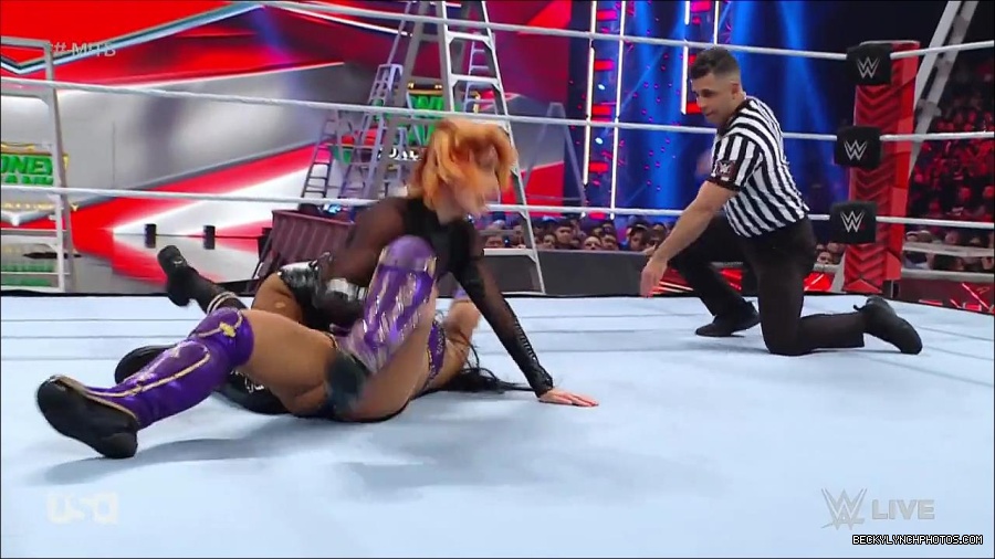 WWE_RAW_27th_June_2022_720p_WEBRip_h264_mp4_007232344.jpg