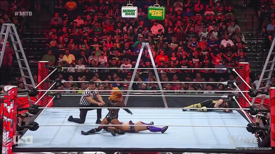 WWE_RAW_27th_June_2022_720p_WEBRip_h264_mp4_007235147.jpg