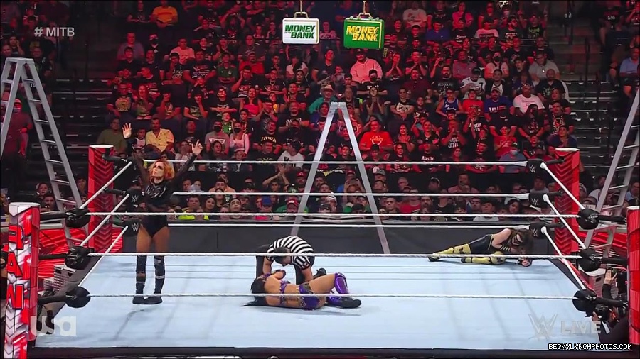 WWE_RAW_27th_June_2022_720p_WEBRip_h264_mp4_007238751.jpg