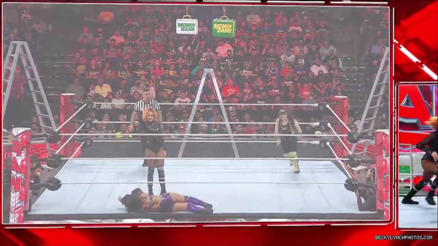 WWE_RAW_27th_June_2022_720p_WEBRip_h264_mp4_007246759.jpg