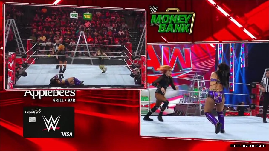 WWE_RAW_27th_June_2022_720p_WEBRip_h264_mp4_007247159.jpg