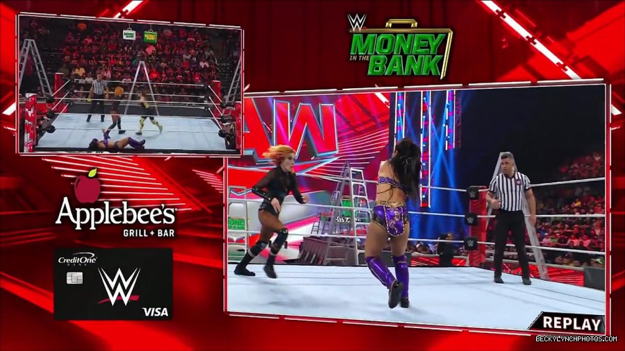 WWE_RAW_27th_June_2022_720p_WEBRip_h264_mp4_007247559.jpg
