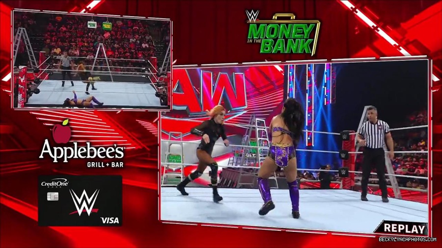 WWE_RAW_27th_June_2022_720p_WEBRip_h264_mp4_007247960.jpg