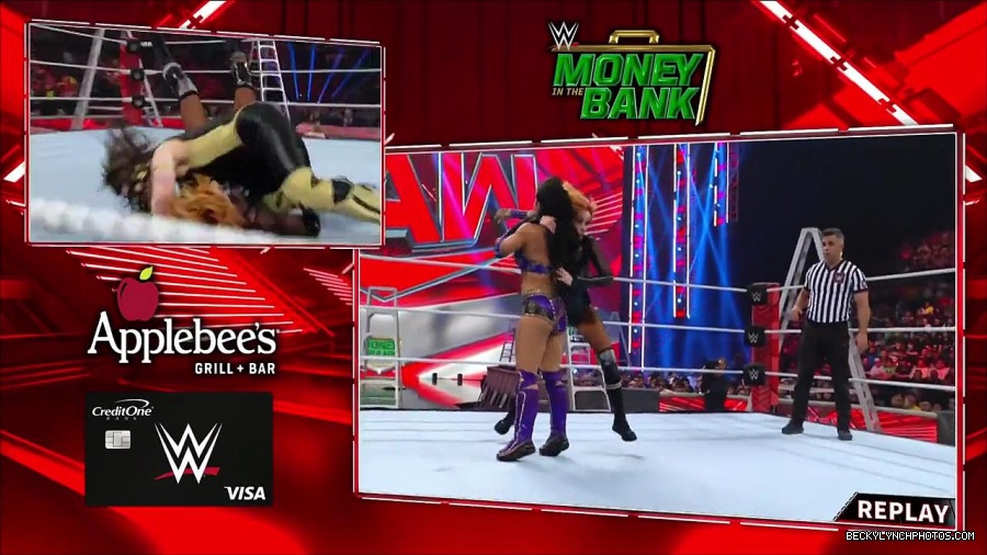 WWE_RAW_27th_June_2022_720p_WEBRip_h264_mp4_007248761.jpg