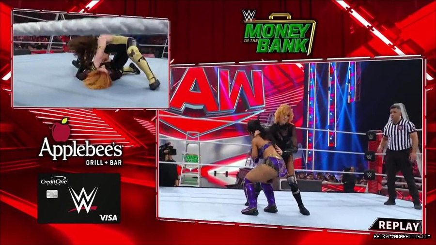 WWE_RAW_27th_June_2022_720p_WEBRip_h264_mp4_007249161.jpg