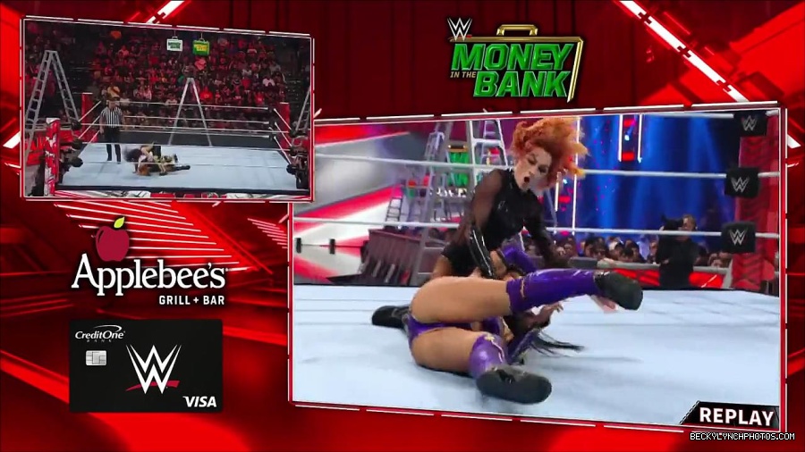 WWE_RAW_27th_June_2022_720p_WEBRip_h264_mp4_007250362.jpg