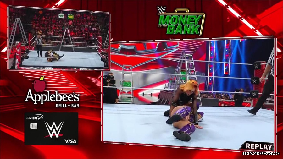 WWE_RAW_27th_June_2022_720p_WEBRip_h264_mp4_007250763.jpg