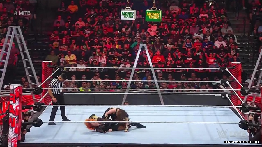 WWE_RAW_27th_June_2022_720p_WEBRip_h264_mp4_007253165.jpg