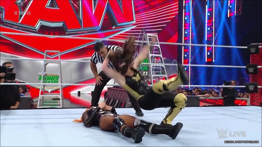 WWE_RAW_27th_June_2022_720p_WEBRip_h264_mp4_007254767.jpg