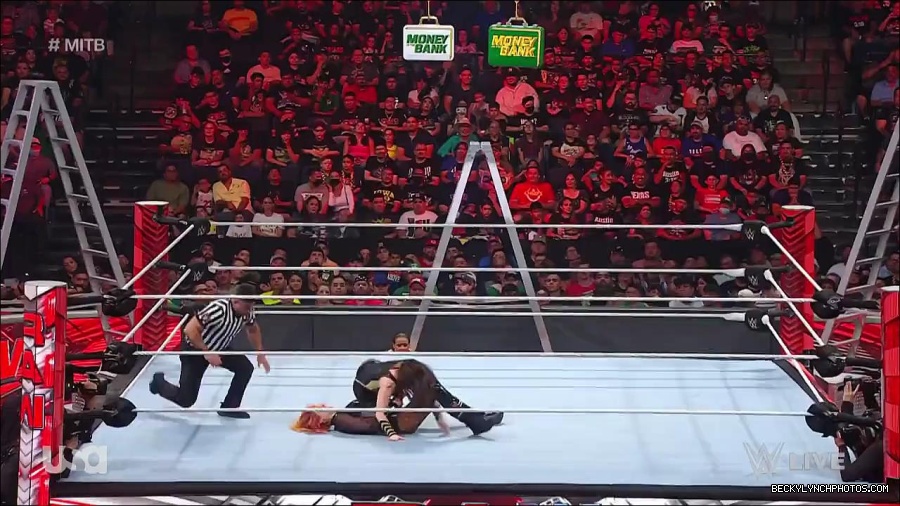 WWE_RAW_27th_June_2022_720p_WEBRip_h264_mp4_007257169.jpg