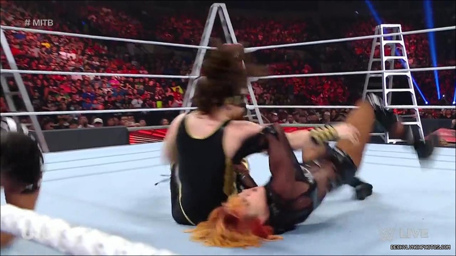 WWE_RAW_27th_June_2022_720p_WEBRip_h264_mp4_007258771.jpg