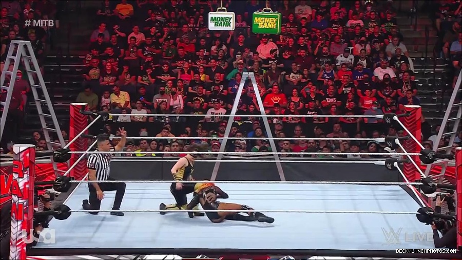 WWE_RAW_27th_June_2022_720p_WEBRip_h264_mp4_007259972.jpg