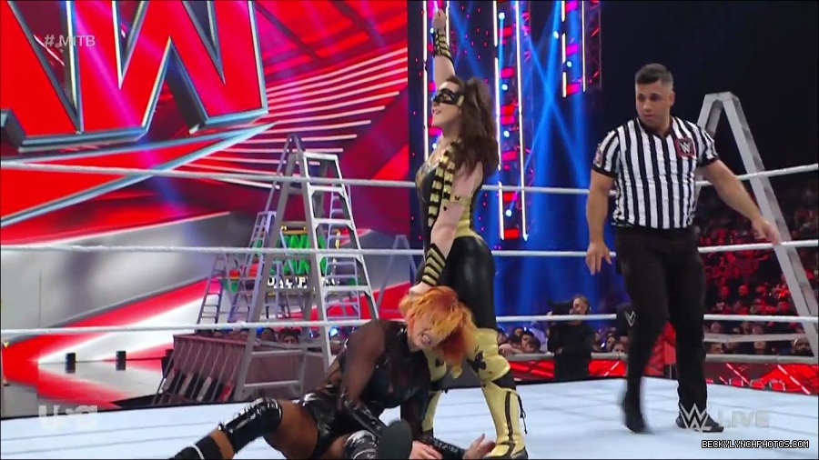 WWE_RAW_27th_June_2022_720p_WEBRip_h264_mp4_007262374.jpg