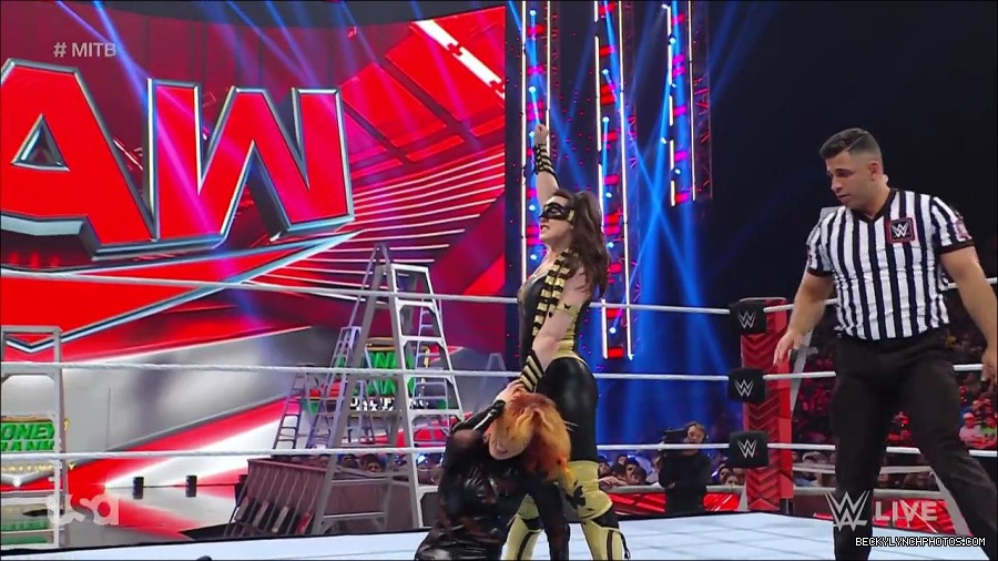 WWE_RAW_27th_June_2022_720p_WEBRip_h264_mp4_007263175.jpg