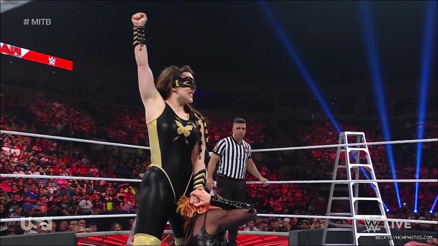 WWE_RAW_27th_June_2022_720p_WEBRip_h264_mp4_007267179.jpg