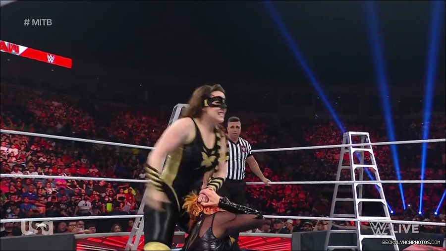 WWE_RAW_27th_June_2022_720p_WEBRip_h264_mp4_007267579.jpg