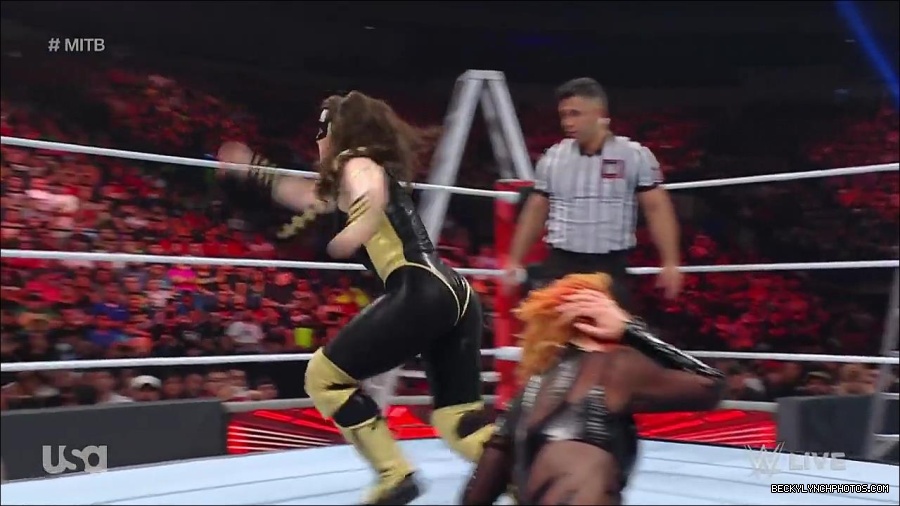 WWE_RAW_27th_June_2022_720p_WEBRip_h264_mp4_007268781.jpg