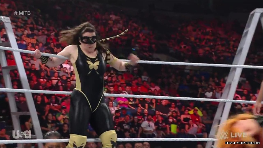 WWE_RAW_27th_June_2022_720p_WEBRip_h264_mp4_007269581.jpg