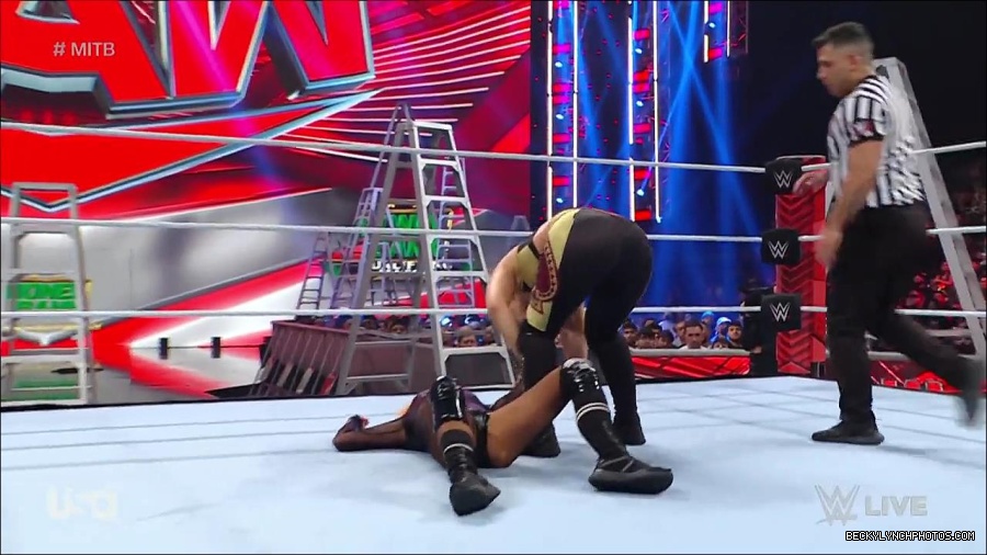 WWE_RAW_27th_June_2022_720p_WEBRip_h264_mp4_007274787.jpg