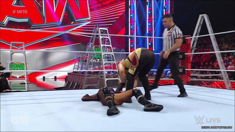 WWE_RAW_27th_June_2022_720p_WEBRip_h264_mp4_007275187.jpg