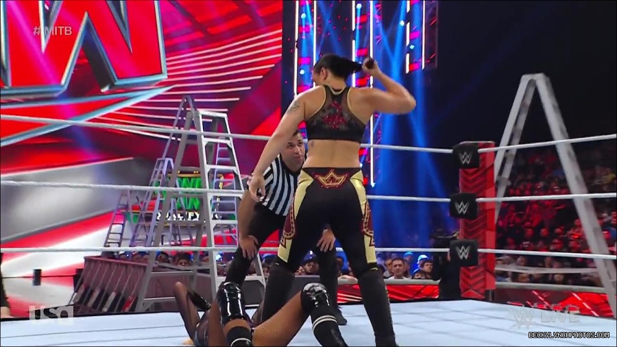 WWE_RAW_27th_June_2022_720p_WEBRip_h264_mp4_007277189.jpg