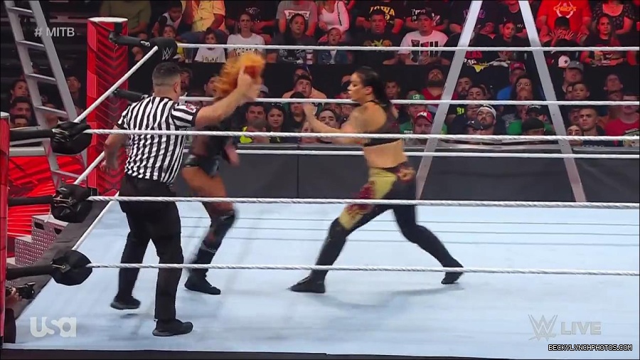 WWE_RAW_27th_June_2022_720p_WEBRip_h264_mp4_007283996.jpg