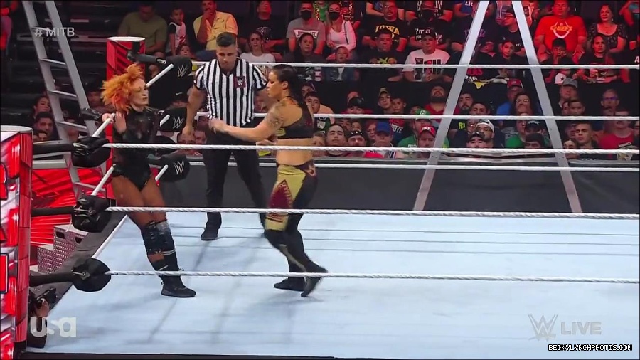 WWE_RAW_27th_June_2022_720p_WEBRip_h264_mp4_007286398.jpg