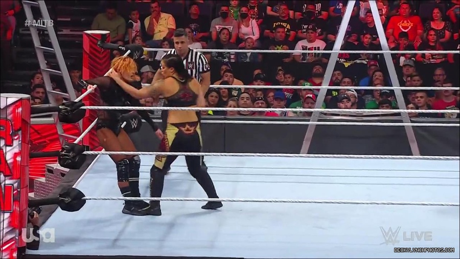 WWE_RAW_27th_June_2022_720p_WEBRip_h264_mp4_007286799.jpg