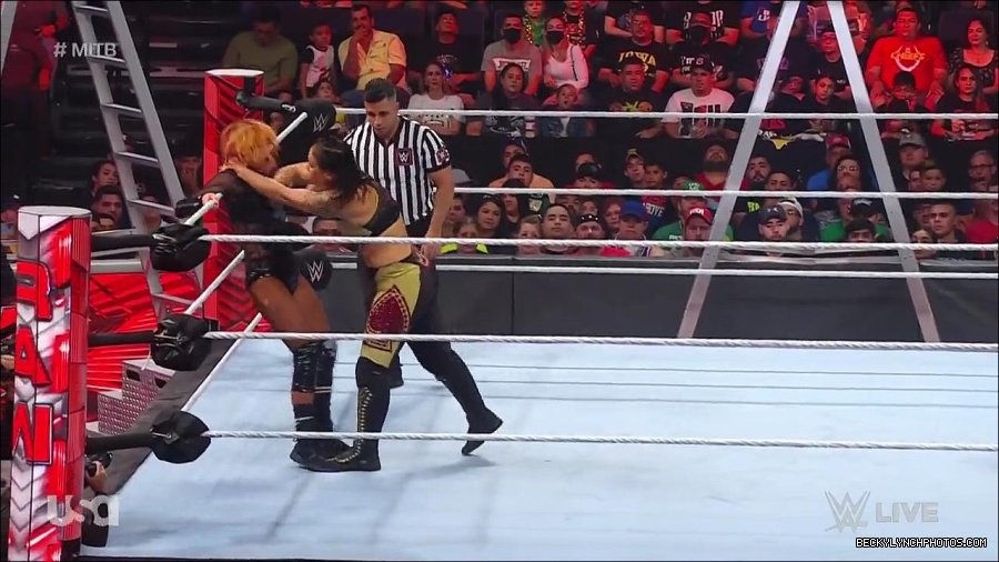 WWE_RAW_27th_June_2022_720p_WEBRip_h264_mp4_007287199.jpg