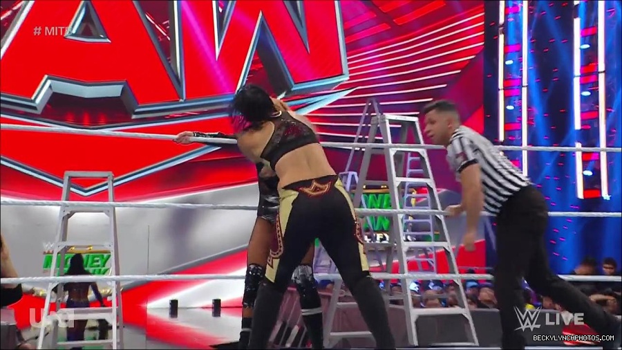 WWE_RAW_27th_June_2022_720p_WEBRip_h264_mp4_007288400.jpg