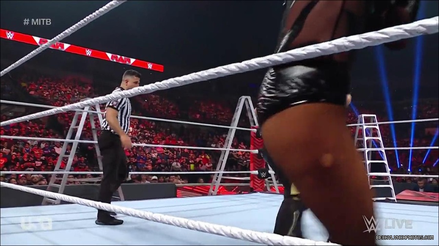 WWE_RAW_27th_June_2022_720p_WEBRip_h264_mp4_007292404.jpg