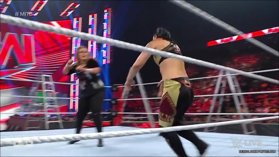 WWE_RAW_27th_June_2022_720p_WEBRip_h264_mp4_007294006.jpg
