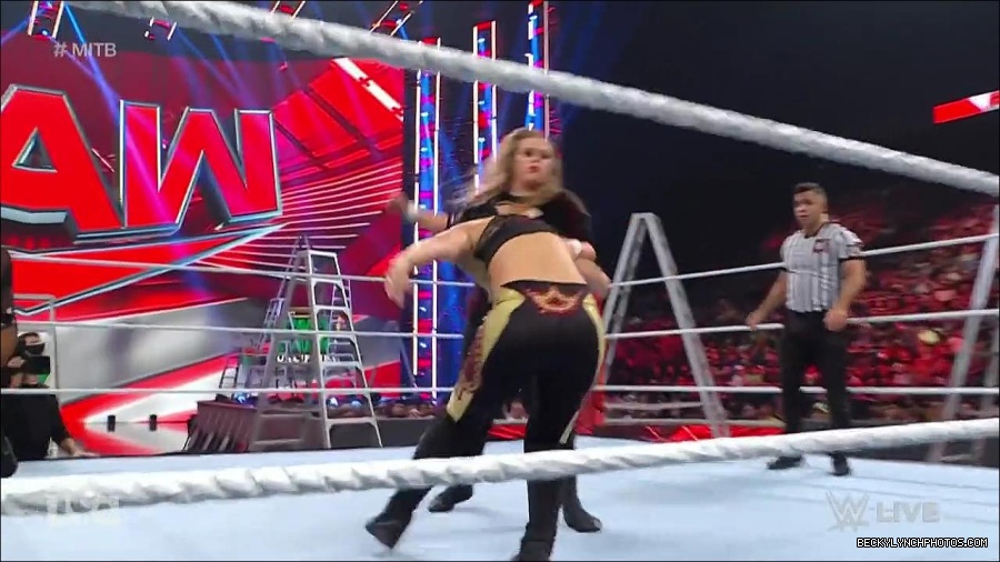 WWE_RAW_27th_June_2022_720p_WEBRip_h264_mp4_007294406.jpg